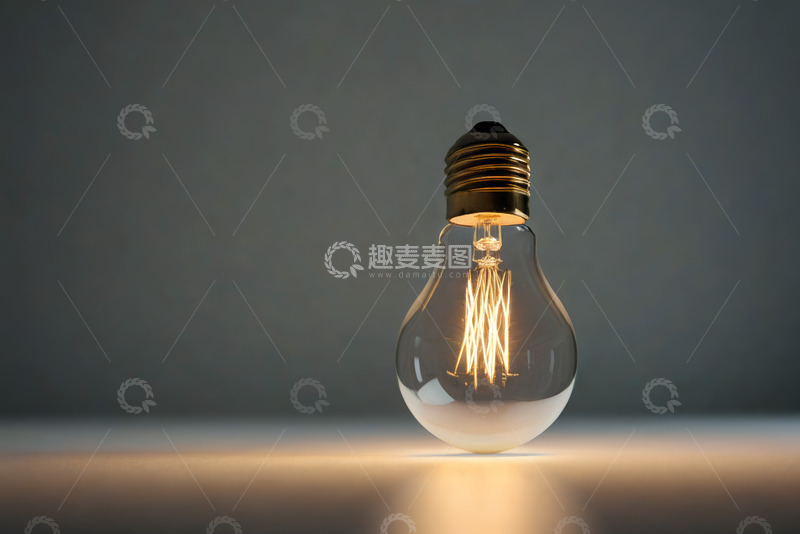 高清大图下载【趣麦麦图】发光的复古玻璃灯泡特写