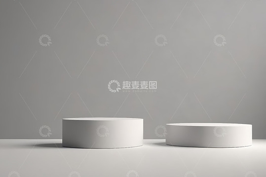 两个白色圆形展示台场景