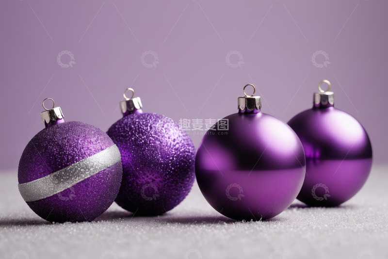 高清大图下载【趣麦麦图】紫色圣诞装饰球特写