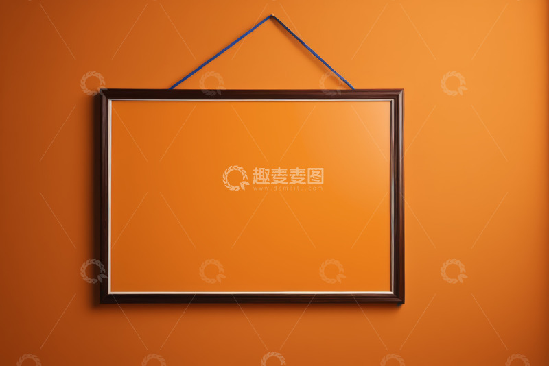 高清大图下载【趣麦麦图】橙色背景上挂着的深色相框
