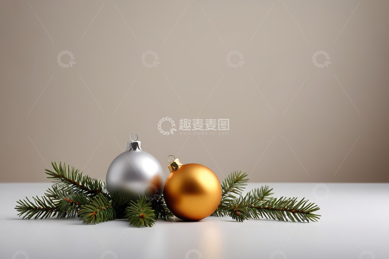 高清大图下载【趣麦麦图】圣诞装饰球与松枝静物