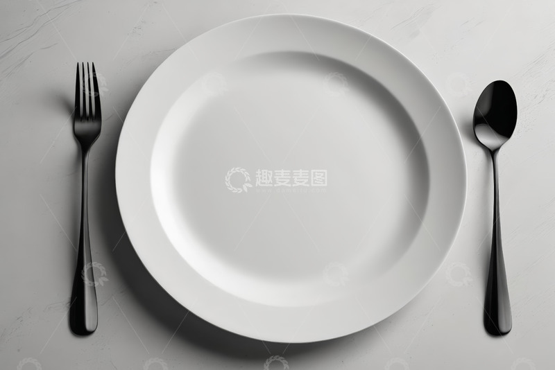 高清大图下载【趣麦麦图】白色盘子与餐具摆放在桌