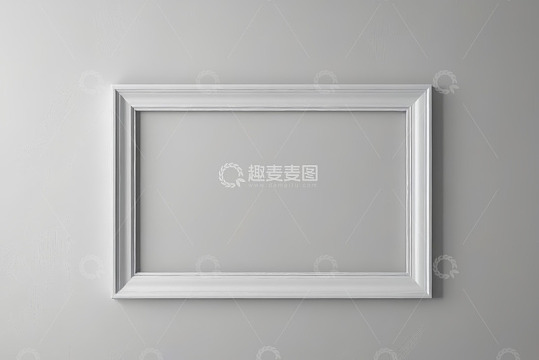 白色框架装饰于灰色墙面