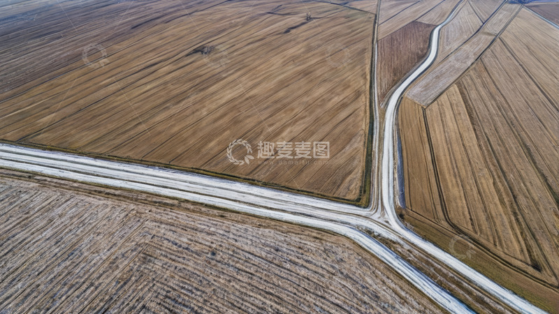 高清大图下载【趣麦麦图】航拍田野间道路全景