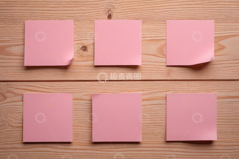 高清大图下载【趣麦麦图】木质背景上的粉色便签纸