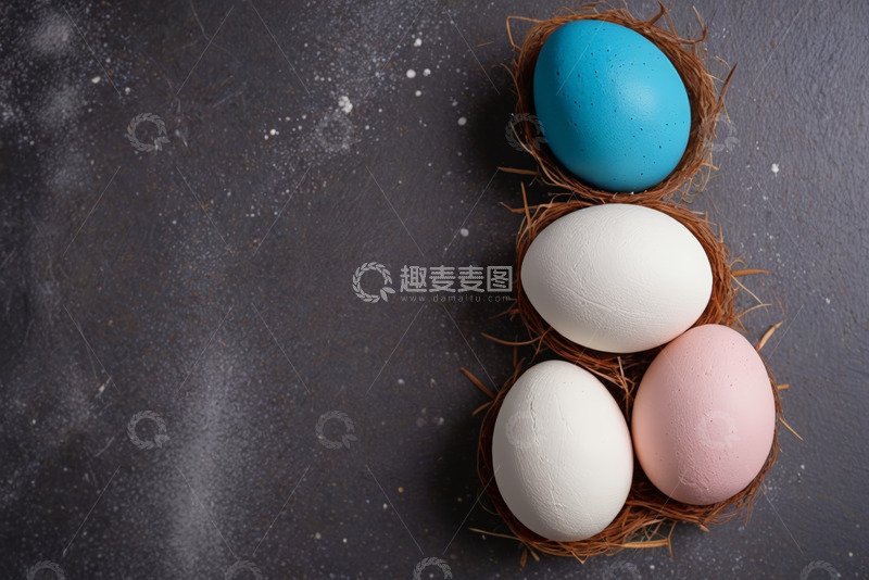 高清大图下载【趣麦麦图】鸟巢中的彩色装饰鸡蛋