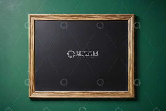 绿色背景上的木质框架空白板