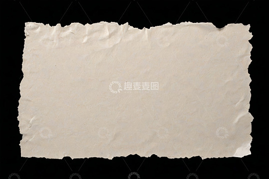 黑色背景上的褶皱旧纸张