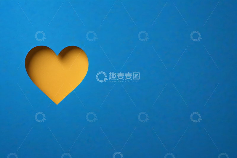 高清大图下载【趣麦麦图】蓝色背景上的黄色心形图案