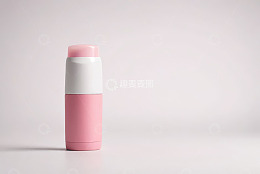粉色保温杯静物展示