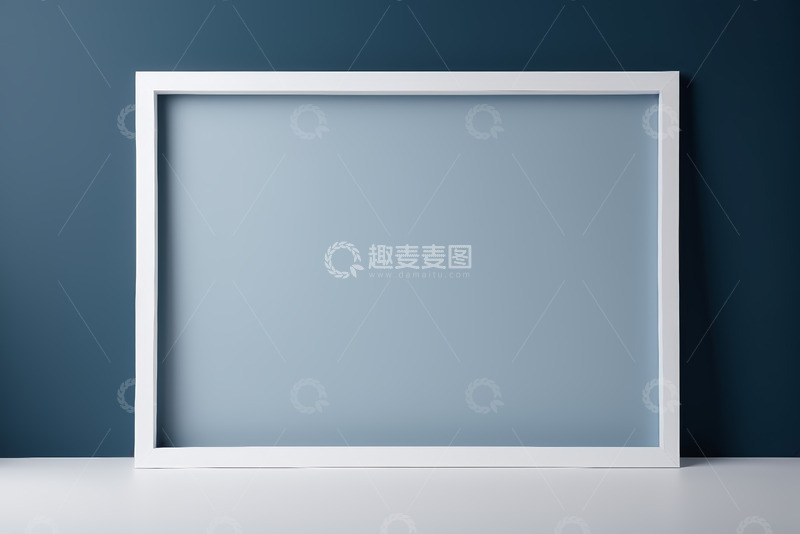 高清大图下载【趣麦麦图】白色相框置于蓝色背景前