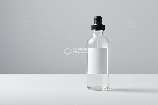 透明玻璃滴管瓶特写