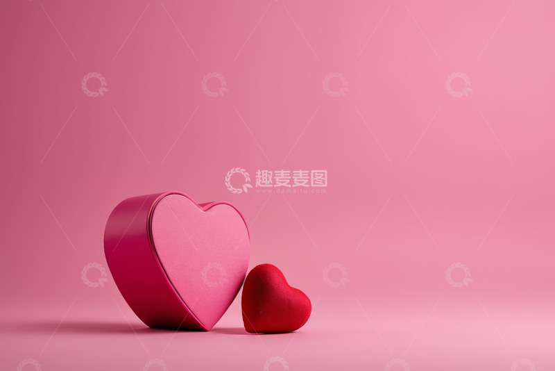 高清大图下载【趣麦麦图】粉色背景心形物品特写