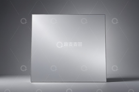 灰色背景下的白色方形物体