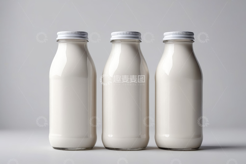 高清大图下载【趣麦麦图】三瓶玻璃瓶装牛奶静物