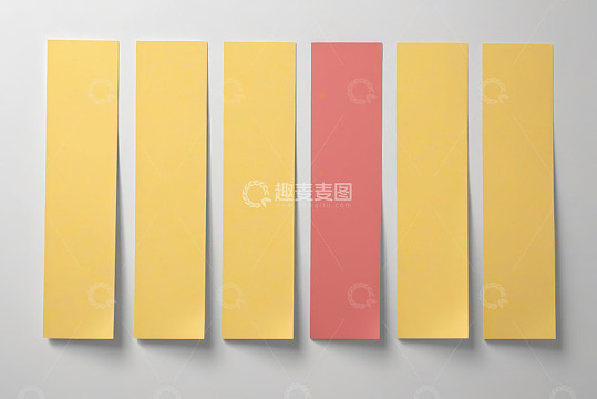 多色长方形便签整齐排列