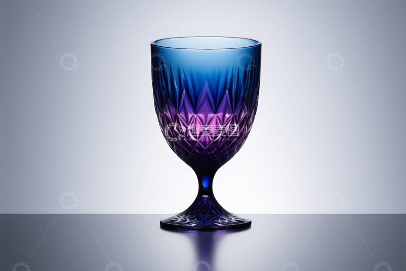 高清大图下载【趣麦麦图】蓝色渐变花纹玻璃高脚杯