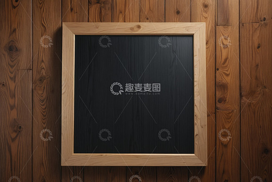 木质背景上的空白相框