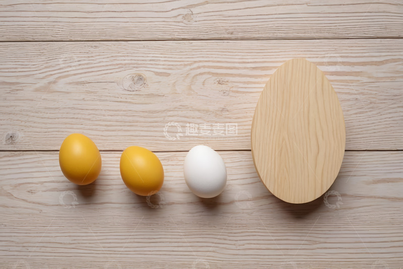 高清大图下载【趣麦麦图】木质背景上的鸡蛋与蛋形物件