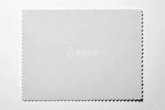 白色带齿边纸张特写