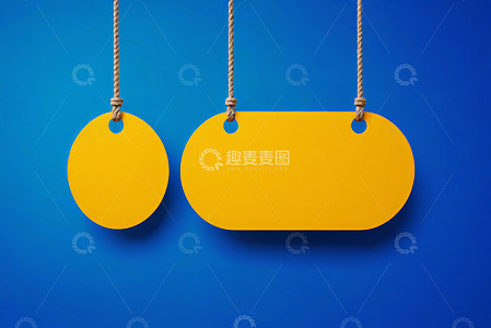 蓝色背景悬挂黄色空白标牌