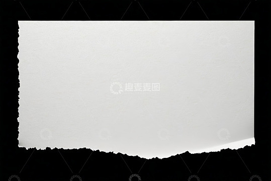 边缘破损的白色空白纸张
