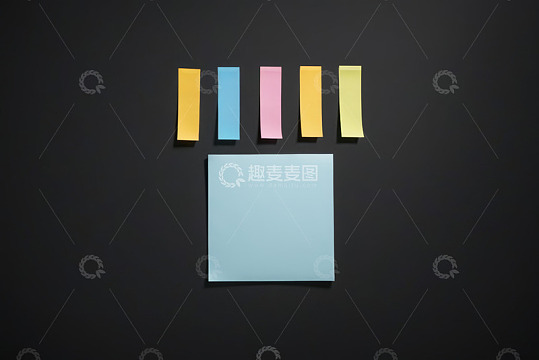 彩色便签与蓝色便签纸