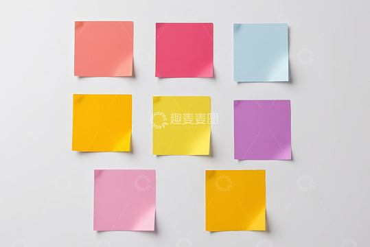 彩色便签纸整齐排列