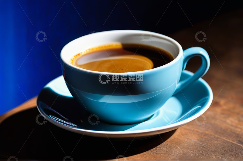 高清大图下载【趣麦麦图】蓝色咖啡杯中的咖啡