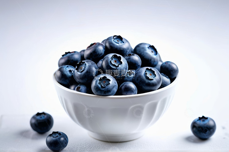 高清大图下载【趣麦麦图】白色碗中盛放的新鲜蓝莓