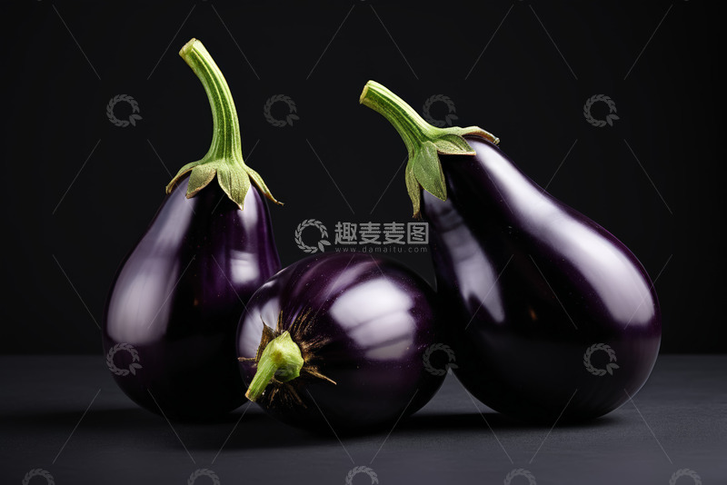 高清大图下载【趣麦麦图】三个紫色茄子静物特写