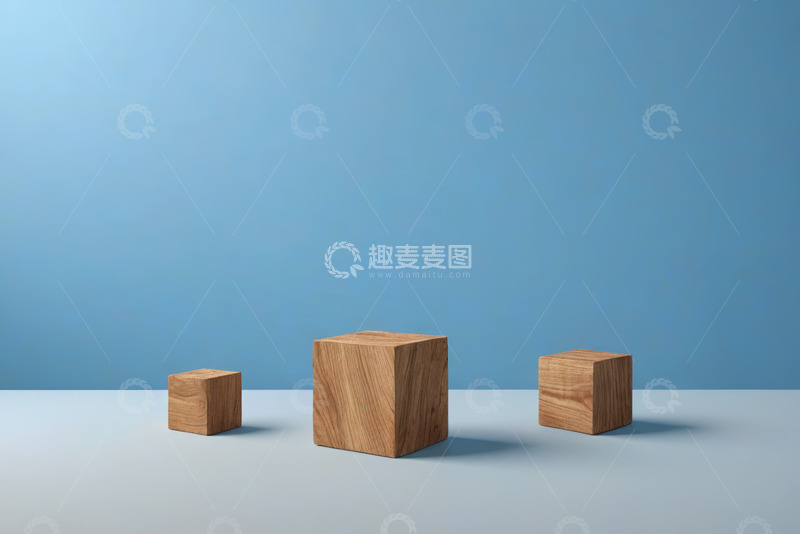 高清大图下载【趣麦麦图】蓝色背景下的木质立方体