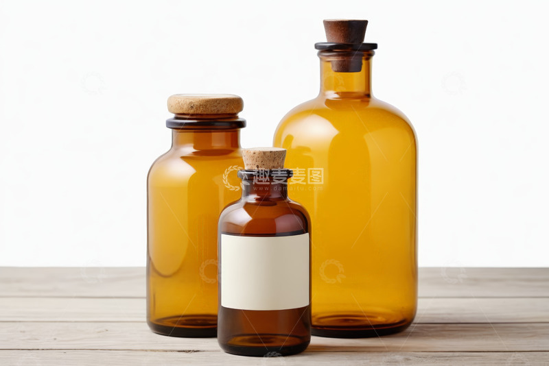 高清大图下载【趣麦麦图】木质桌面的棕色玻璃瓶子