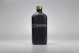 黑色瓶子配金色瓶盖静物