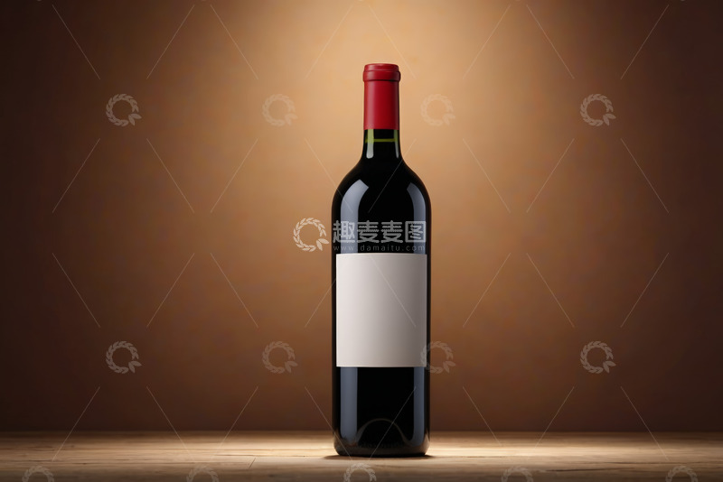 高清大图下载【趣麦麦图】木质桌面上的红葡萄酒瓶