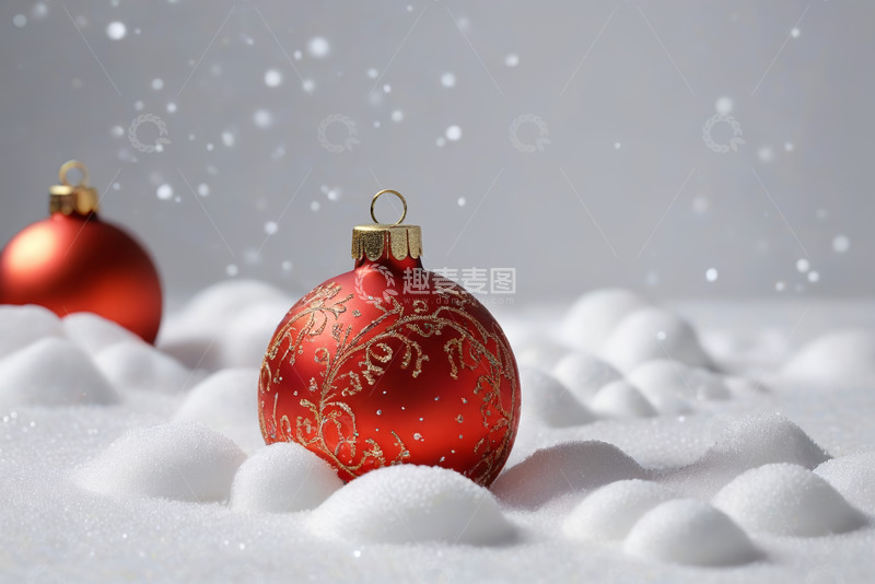高清大图下载【趣麦麦图】雪中红色圣诞装饰球特写