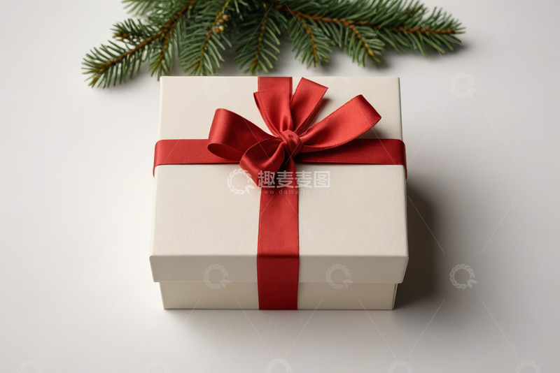 高清大图下载【趣麦麦图】白色礼盒配红色蝴蝶结及松枝