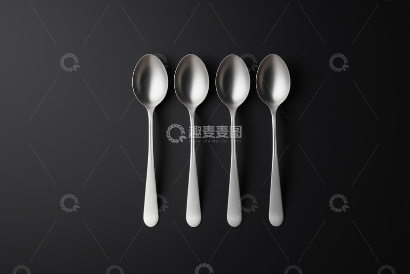 高清大图下载【趣麦麦图】黑色背景下的四把金属勺子