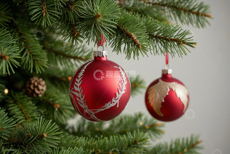 高清大图下载【趣麦麦图】圣诞树上的红色装饰球