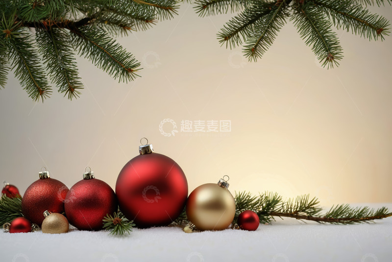 高清大图下载【趣麦麦图】圣诞装饰球与松枝背景素材