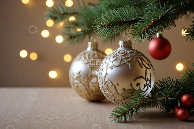高清大图下载【趣麦麦图】圣诞树上的装饰球特写