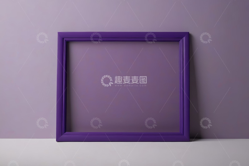 高清大图下载【趣麦麦图】紫色相框靠墙摆放在台面上