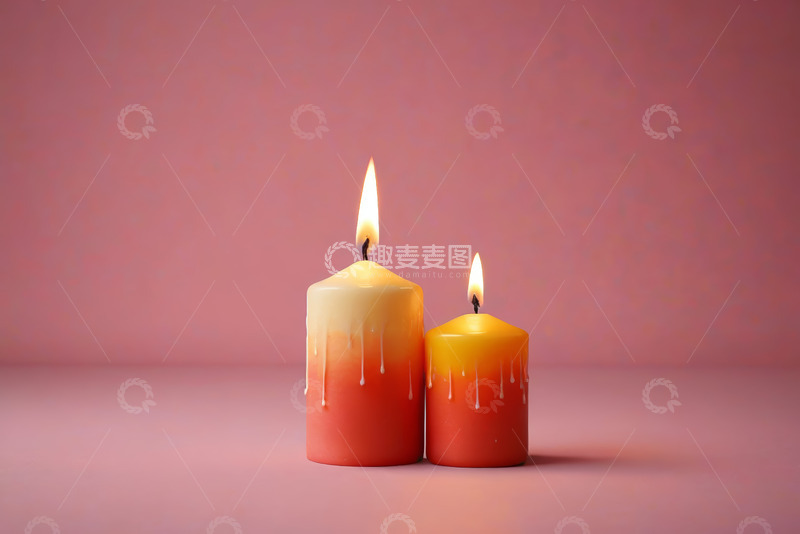 高清大图下载【趣麦麦图】两支燃烧的渐变色彩蜡烛