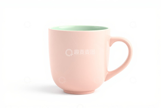 手持礼盒的扎辫女孩