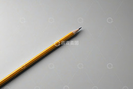 黄色铅笔置于灰色背景上