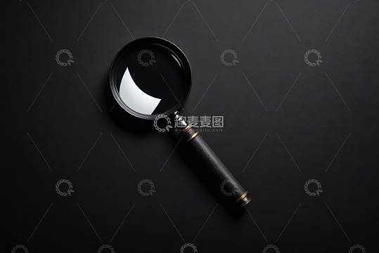 黑色背景上的放大镜素材