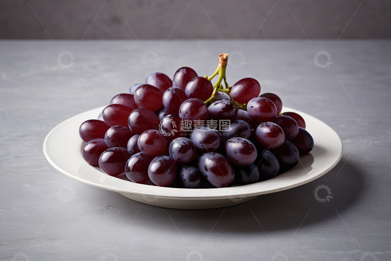 高清大图下载【趣麦麦图】白盘上的新鲜紫葡萄