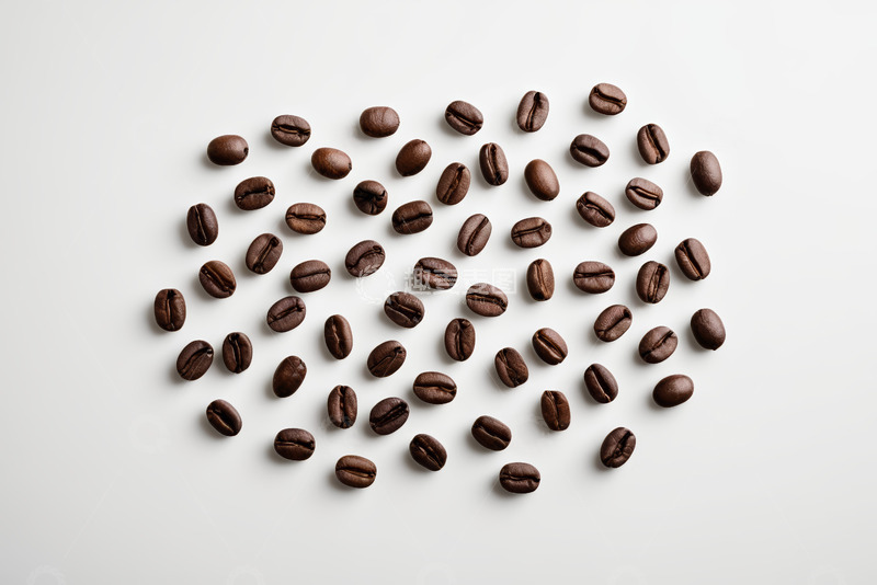 高清大图下载【趣麦麦图】白色背景上散落的咖啡豆