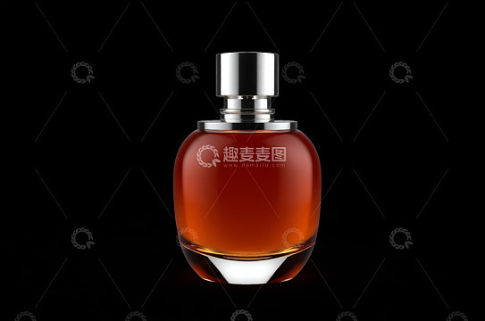 棕色玻璃化妆品滴管瓶特写