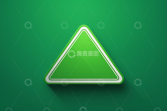 绿色背景上的立体三角形